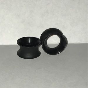 7/16’s or 11mm black silicone tunnel gauges